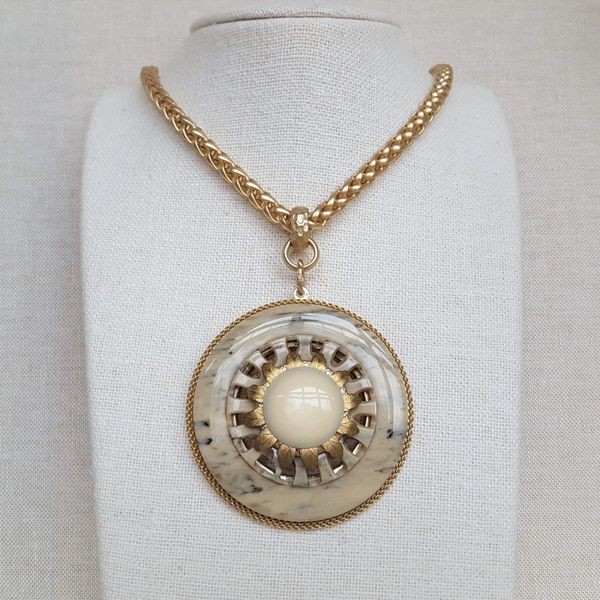 MARGO - Art Deco Button Necklace