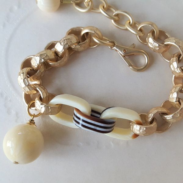 Vintage Lucite and Chunky Gold Chain Bracelet