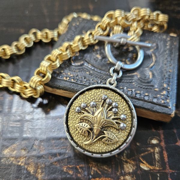 HOLLIS - Chunky Antique Button Necklace