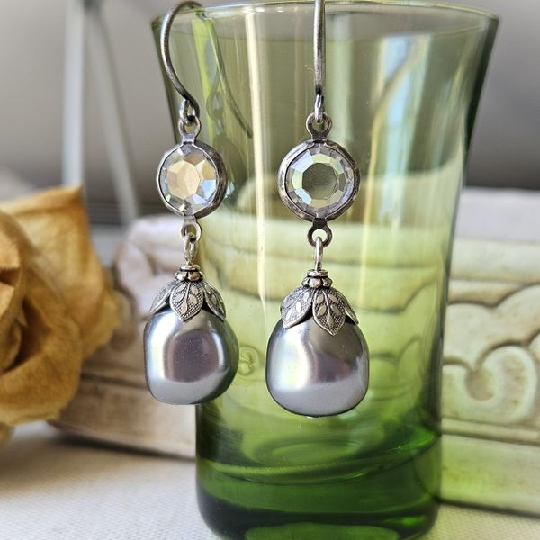 JENN - Grey Pearl Earrings