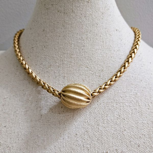 The EDGE - Chunky Gold Bead Necklace