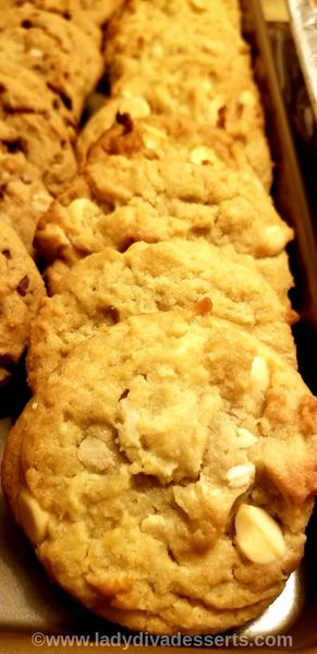 Macadamia White Chocolate Cookies