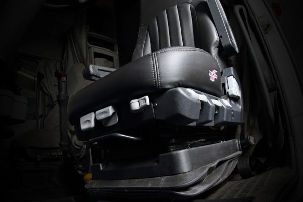 Minimizer Heavy Duty Semi Truck Seats 