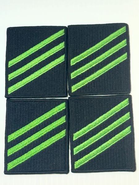 LOT OF 4 GENUINE US NAVY E3 RATING BADGE: AIRMAN - GREEN CHEVRONS ON BLUE SERGE