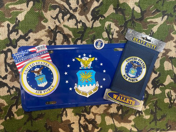 US AIR FORCE 4-PIECE GIFT SET - WALLET, DECAL, PIN, & LICENSE PLATE | NEW