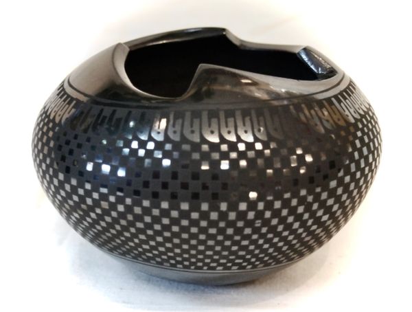 Mata Ortiz Blackware - Medium Pot