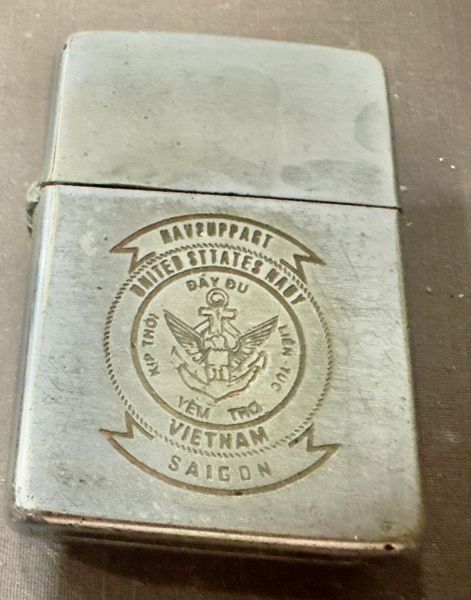 Vietnam War - US Military US Navy NAVSuppact Vietnam Saigon “ Yem Tro Lien Tuc Kip thoi Day Du “ (Navy Support 24/7) Zippo Lighter