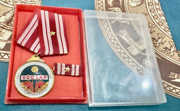 Vietnam War - Vietcong 1st Class Bronze Star Doc Lap Independent Medal