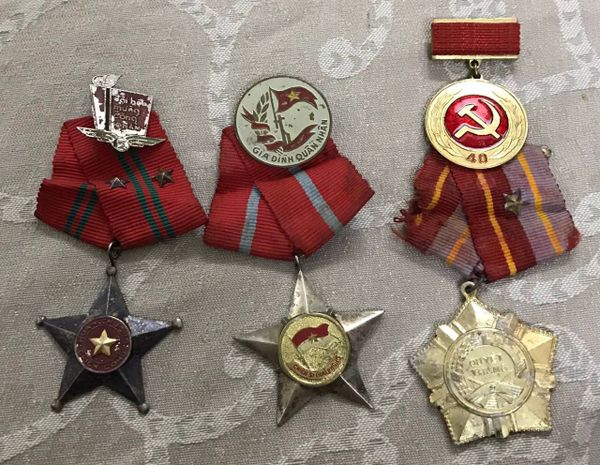 ORIGINAL NVA VIETCONG 4 MEDALS AND 2 BADGES