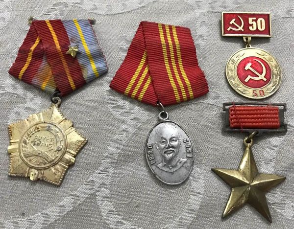 ORIGINAL NVA VIETCONG 4 MEDALS SET