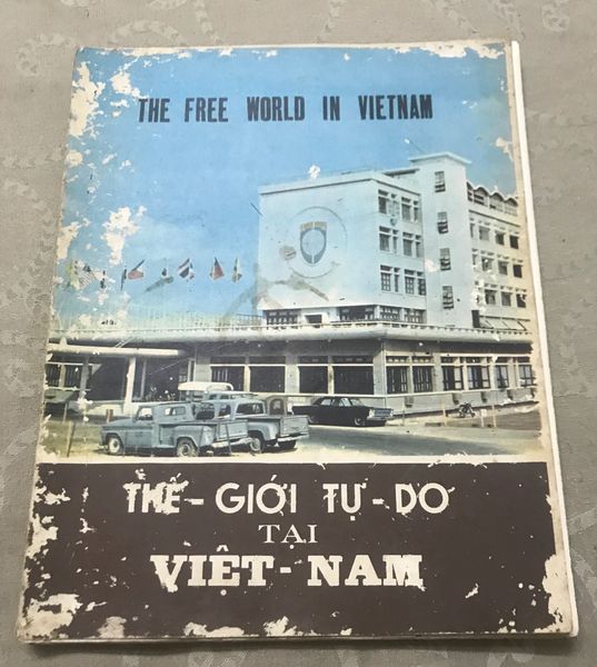 The Free World in Vietnam Book English - Vietnamese