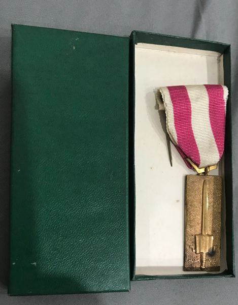 Original RVN Training Services Medal 2nd Class