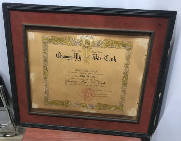 The Presidentof Nguyen Van Thieu 1972 Signed & Stamped for South Vietnam " Chuong My BOI TINH" Medal -2nd Class Document Frame Certificated Paper