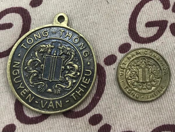 Vietnam War - Nguyen Van Thieu President Coin & Medal