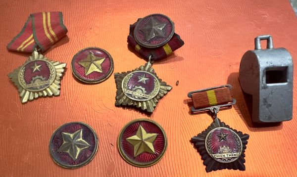 NVA Vietcong PAVN Chuen Thang Medal & Yellow Star in the north vietnam Metal Pin (7pcs) + PAVN Whistle