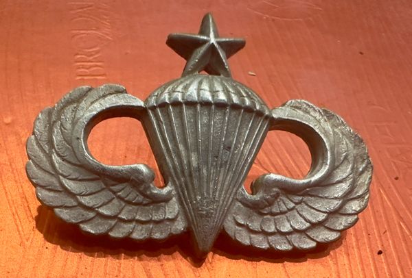 Vietnam War - US Military Airborne Parachutist Senior Parachutist Badge