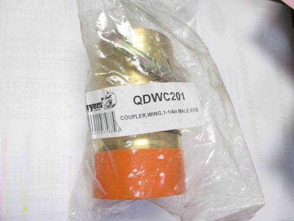 Buyers Products 1 1/4" Male ENG Couplet QDWC201