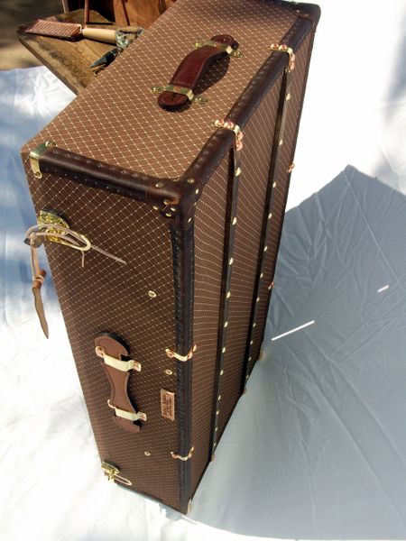 French inspired luxury portable mini bar trunk