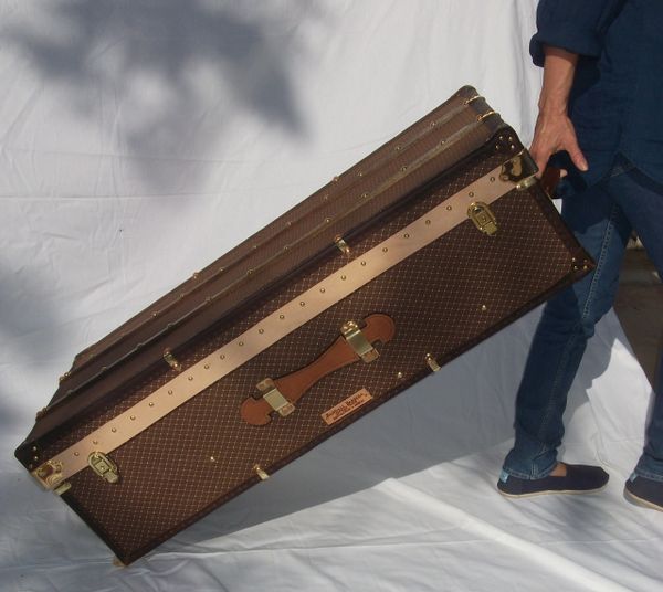 French inspired luxury portable mini bar trunk