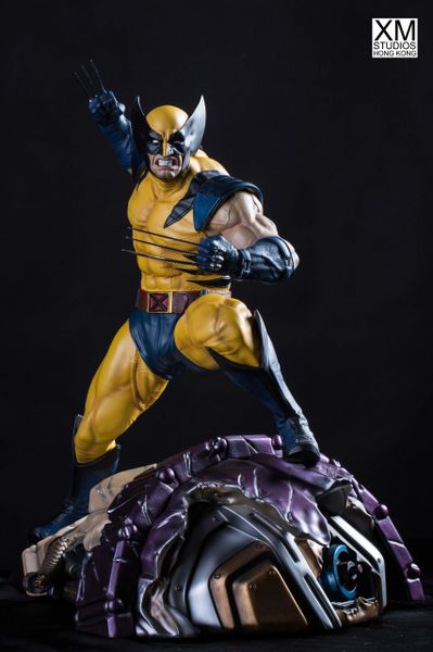 PREMIUM COLLECTIBLES: WOLVERINE (YELLOW) STATUE (COMICS VERSION) - Sold Out