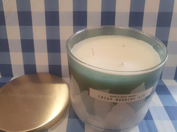 bath and body works crisp morning air candle