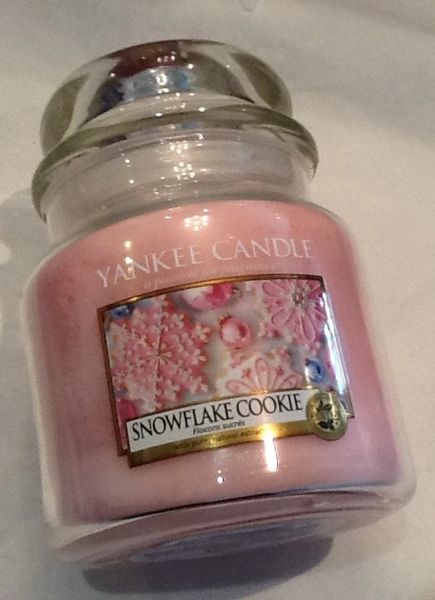 Yankee candle snowflake cookie medium | Village Candle Addicts