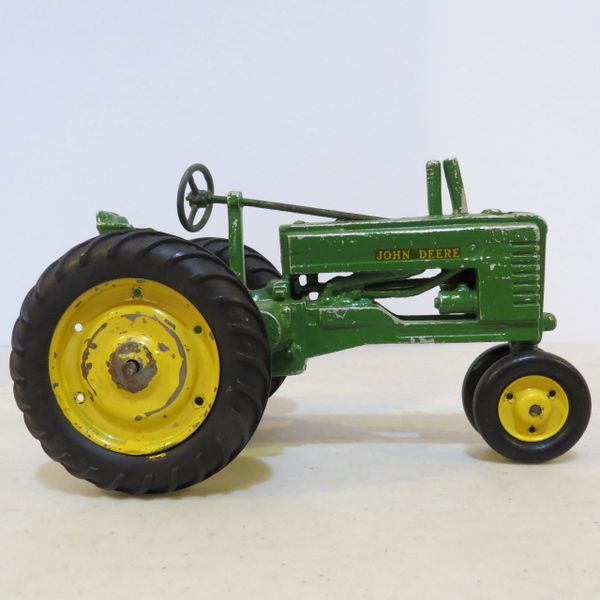 John Deere B Tractor, 1/16 scale, JD-603