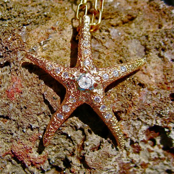 Large Starfish pendant in 14K gold with .35 diamond and 15 diamond paves in tentacle