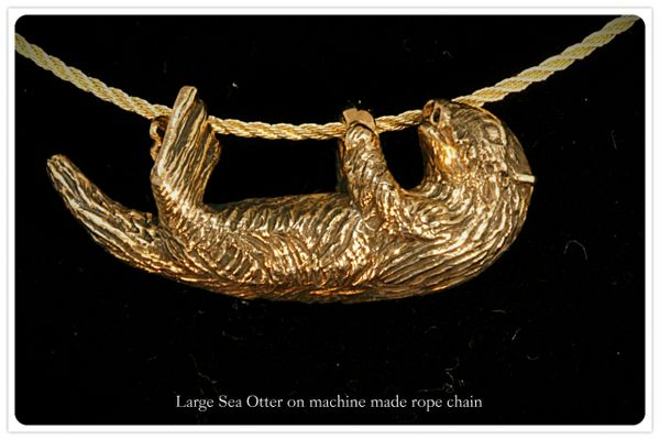 Sea Otter Pendant in 14K Gold