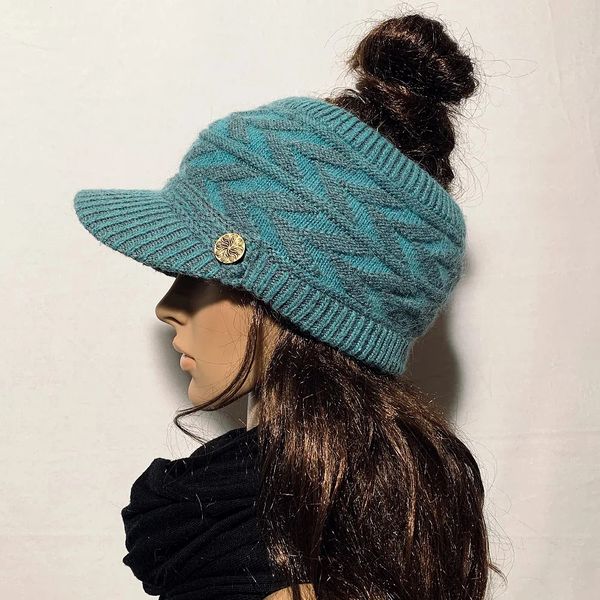 Knit hat cheap with ponytail hole