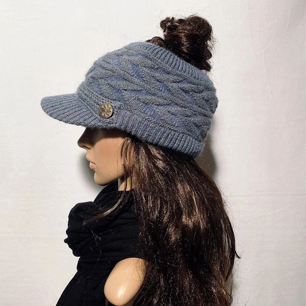 Knit cap with ponytail hot sale hole