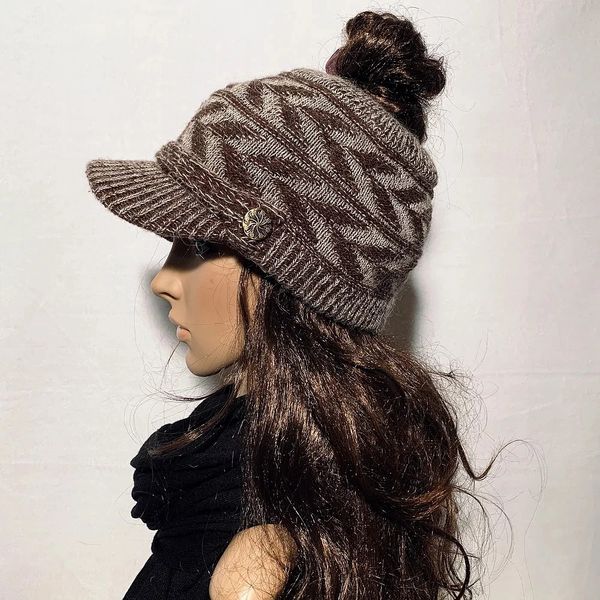 Womens winter hat hot sale with hole for ponytail