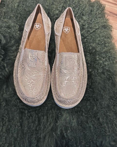 CLEARANCE Pearl Floral Cruiser