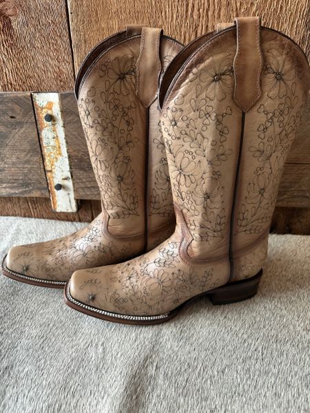 Sand Floral Embroidery Boots