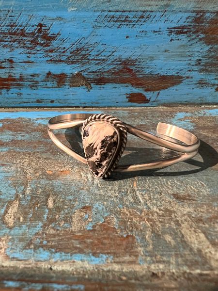 Teardrop White Buffalo Cuff Rope Border
