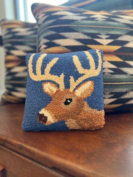8"x8" Deer Pillow
