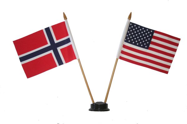 NORWAY & USA SMALL 4" X 6" INCHES MINI DOUBLE COUNTRY STICK FLAG BANNER ON A 10 INCHES PLASTIC POLE .. NEW AND IN A PACKAGE