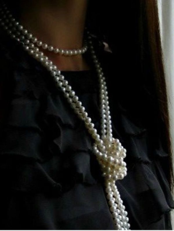 long pearl necklace knot