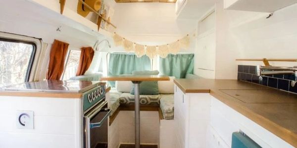 Wonen in een bestelwagen. Het kan echt. In Canada is dit een vrij gebruikelijke manier van leven.