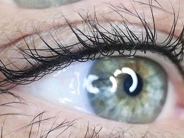 Upper lash line enhancement 