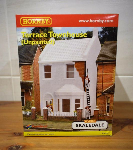Hornby R9644 Terrace Townhouse (Unpainted)