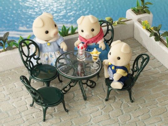 Blue Box ...Sylvanian Families - Ornate Garden Table and Chairs