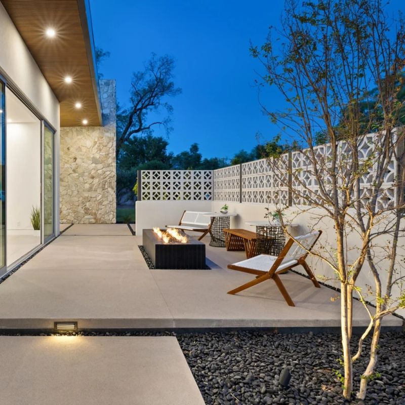 breeze_block_with_fire_pit.webp