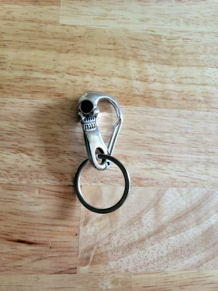 Stainless steel keyring with large skull clasp
