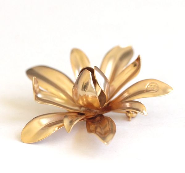 CHANEL SUBLIMAGE SIGNED BROOCH FLOWER GOLDTONE HALLMARKED CC GOLDEN PETALS  LRG