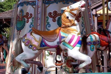 Example of refurbishment of multi-color carousel horse