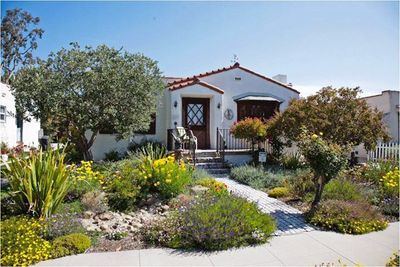 Southern California front yard landscape