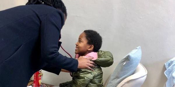 Doctor Precious Nonhlanhla Mpanza examining a paediatric patient.