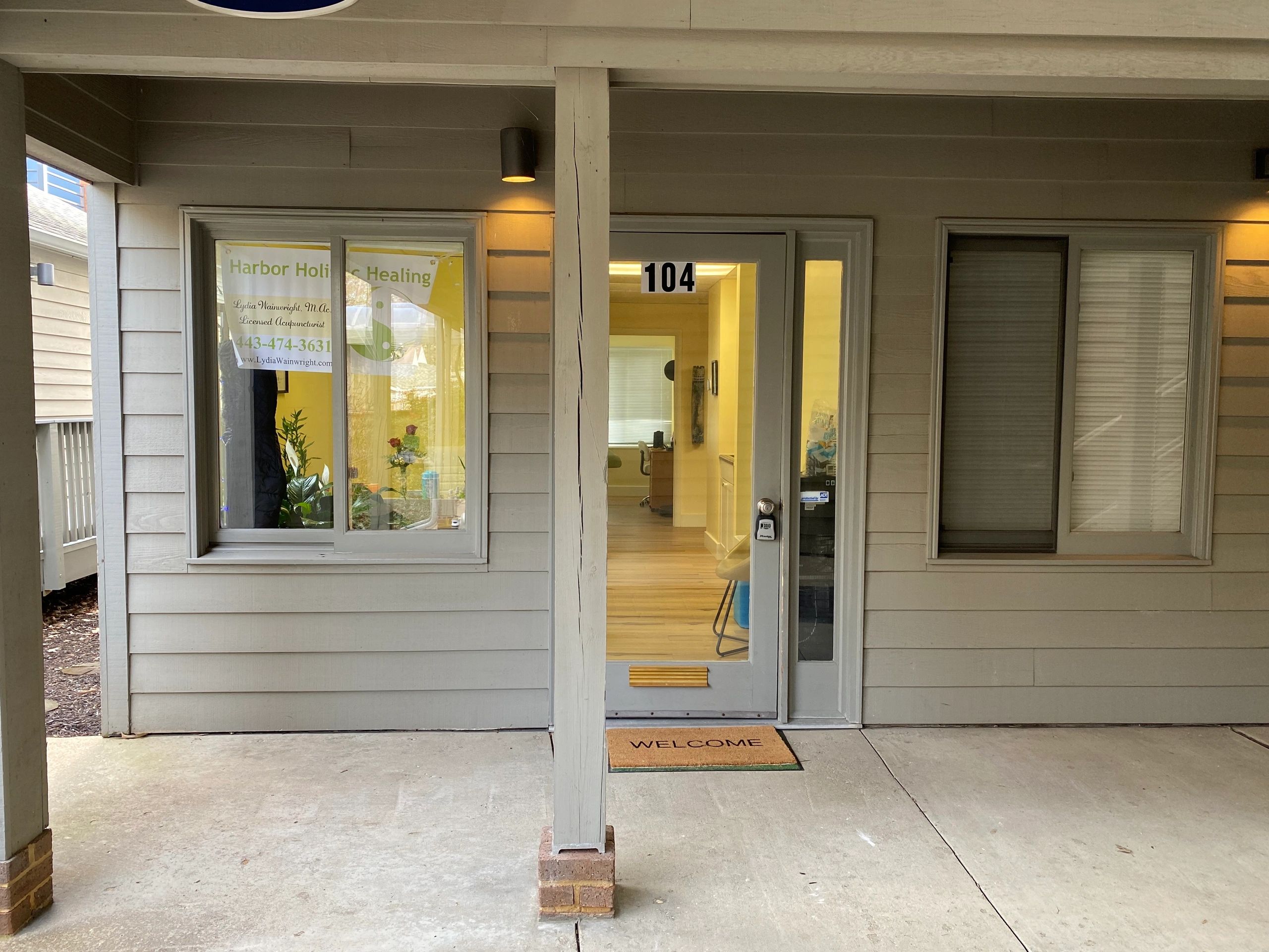 Welcome to Harbor Holistic Healing! We meet you at the door. Just ring!