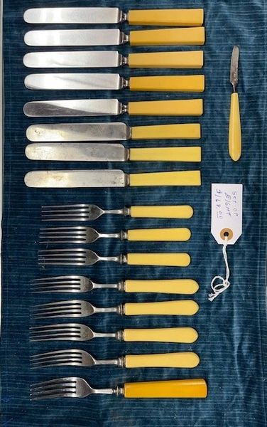 Flatware Fork and Knife Set of 16